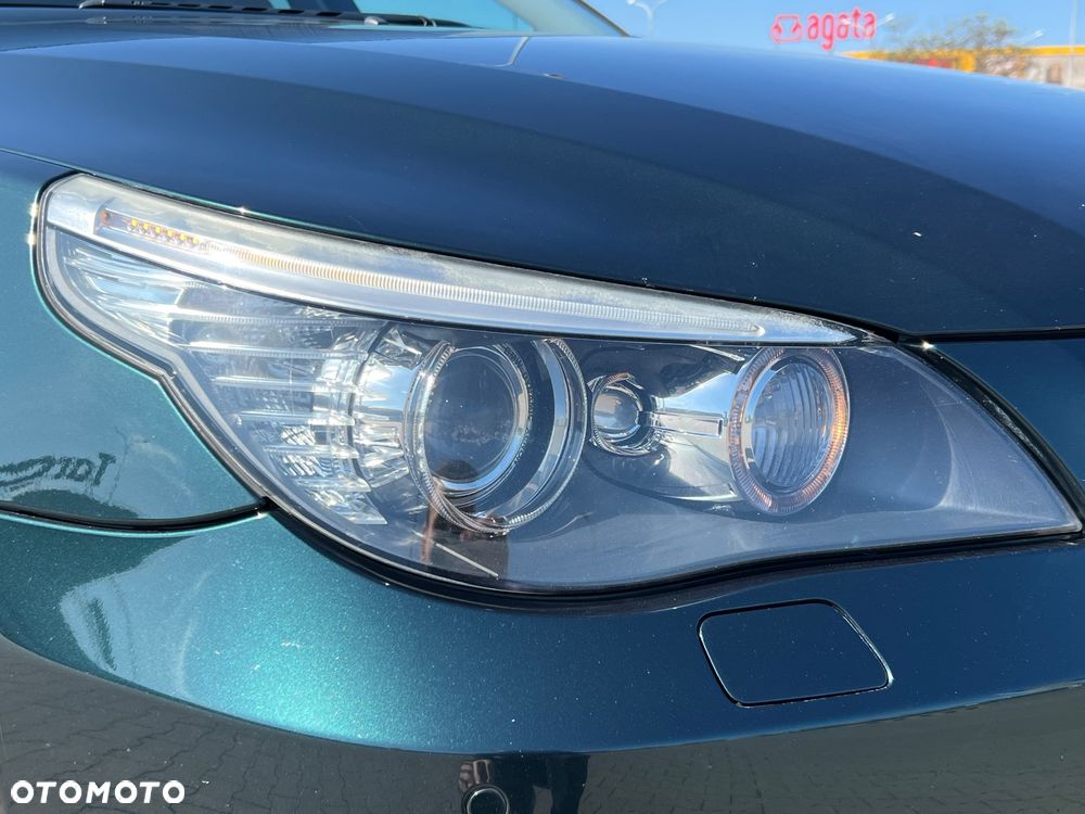 BMW Seria 5 525i xDrive Touring - 10