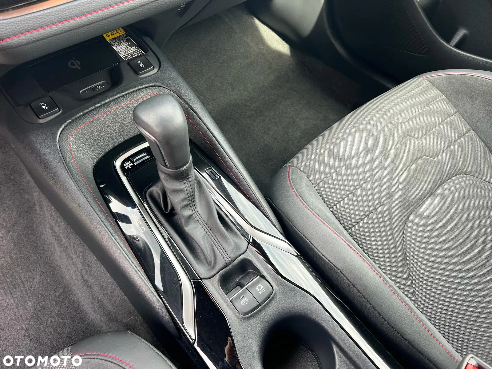 Toyota Corolla 2.0 Hybrid Lounge - 17