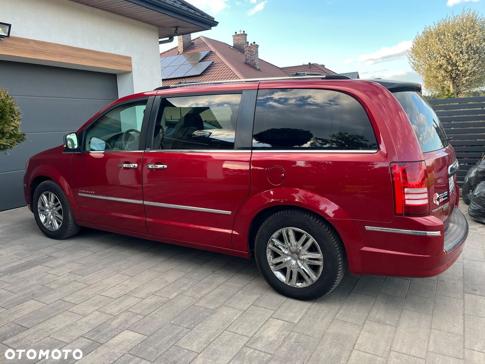 Chrysler Town & Country - 9