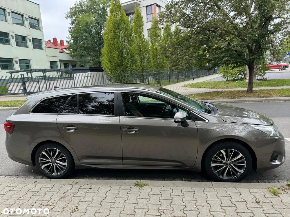 Toyota Avensis 1.8 Prestige MS - 1