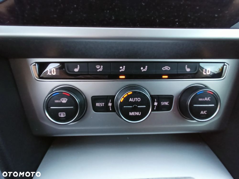 Volkswagen Passat Variant 2.0 TDI BMT Highline - 27