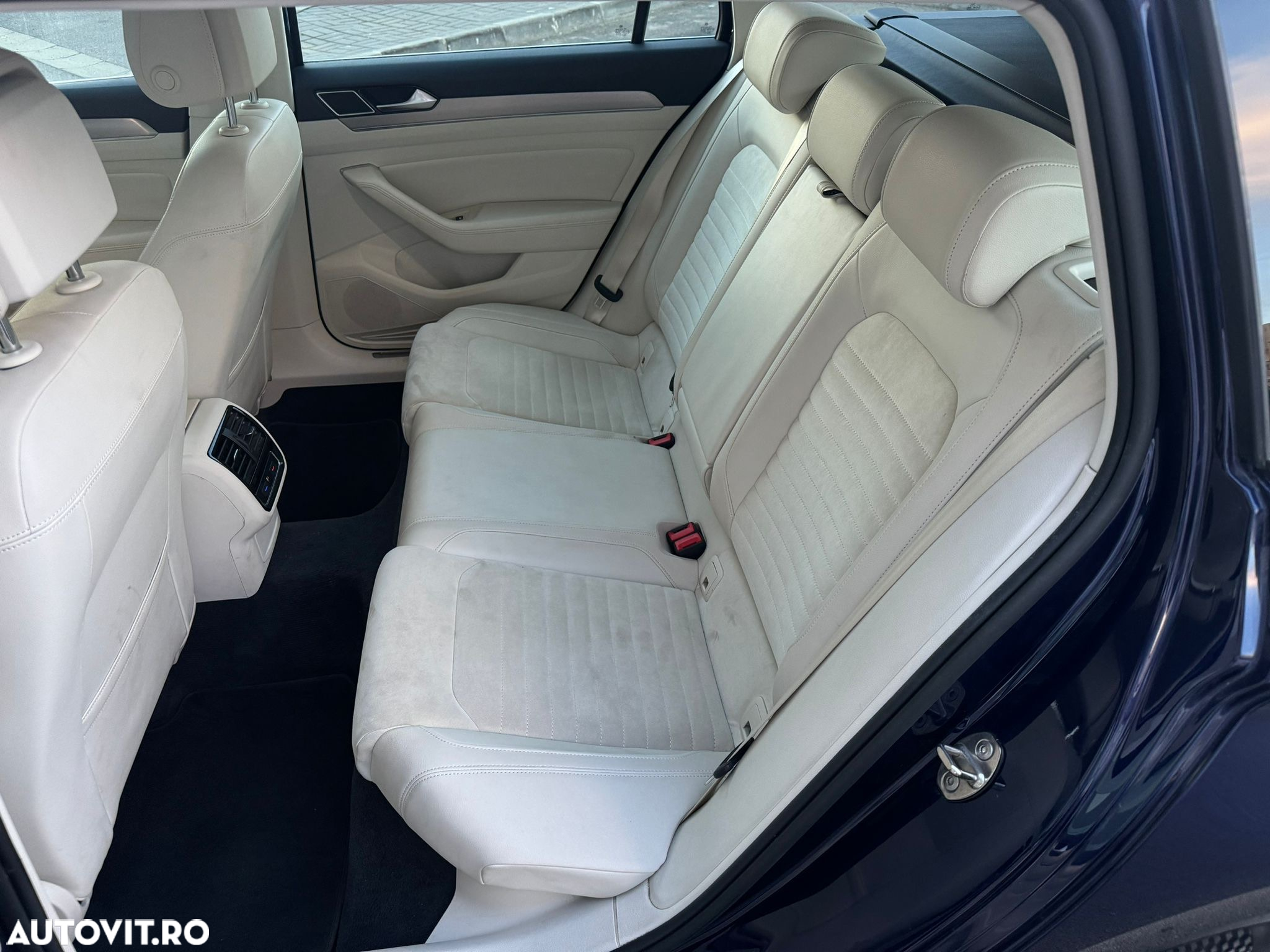 Volkswagen Passat Variant 2.0 TDI DSG Highline - 10