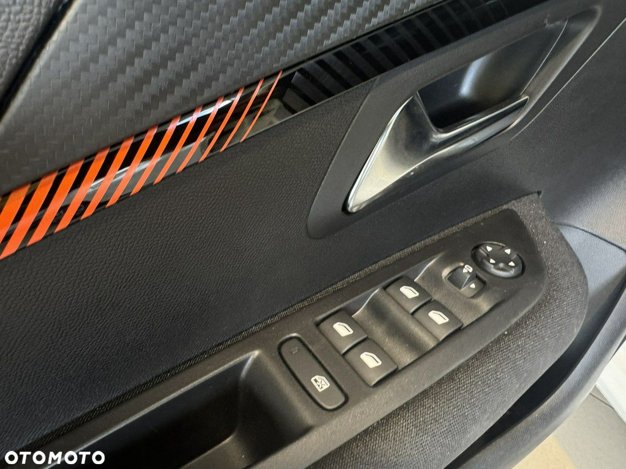 Peugeot 208 - 9