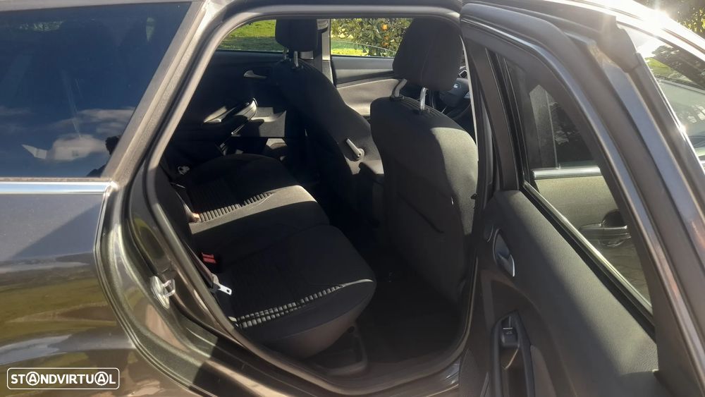 Ford Focus SW 1.0 SCTi Titanium - 41