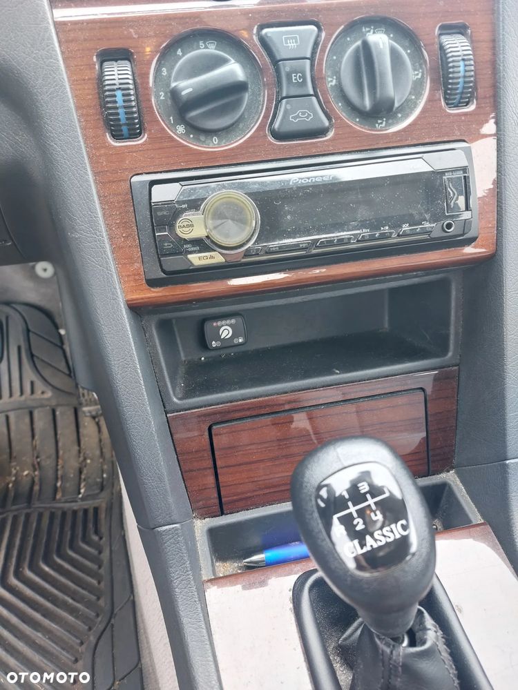 Mercedes-Benz Klasa C 180 Classic - 14