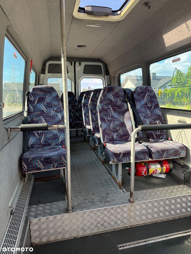 Mercedes-Benz Sprinter - 16