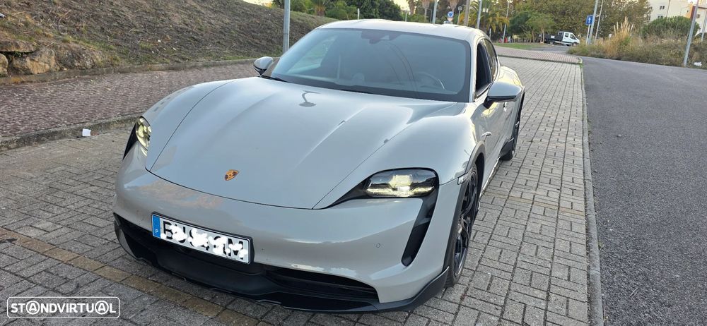 Porsche Taycan Cross Turismo 4 - 2