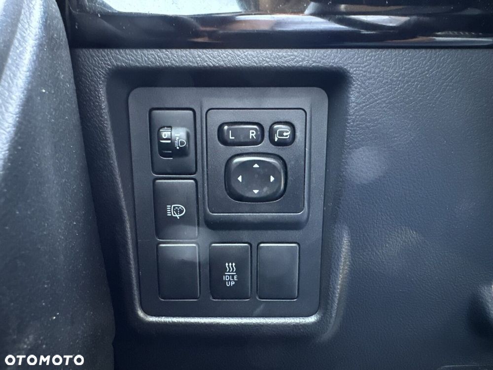 Toyota Land Cruiser - 20