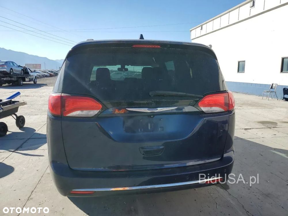 Chrysler Pacifica - 6