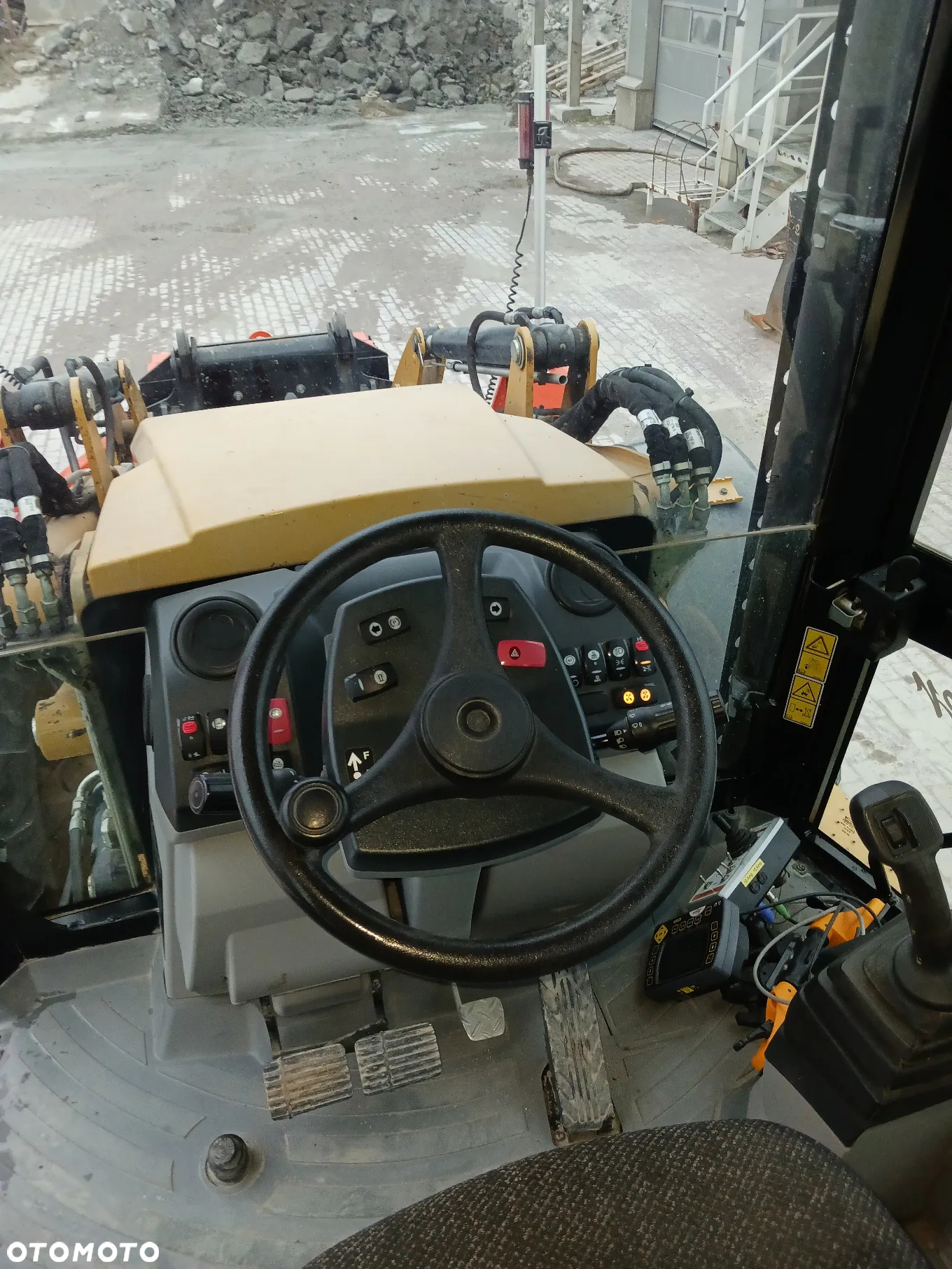 Caterpillar 444F - 13