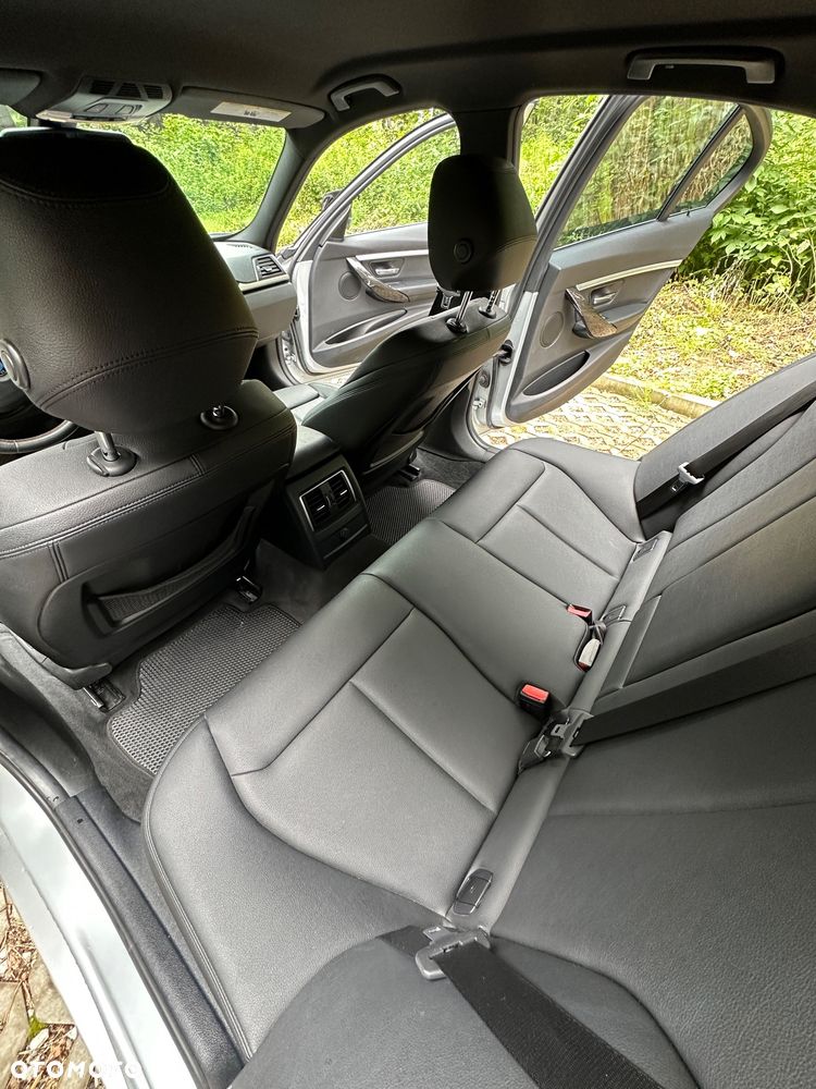 BMW Seria 3 330i Sport Line - 14