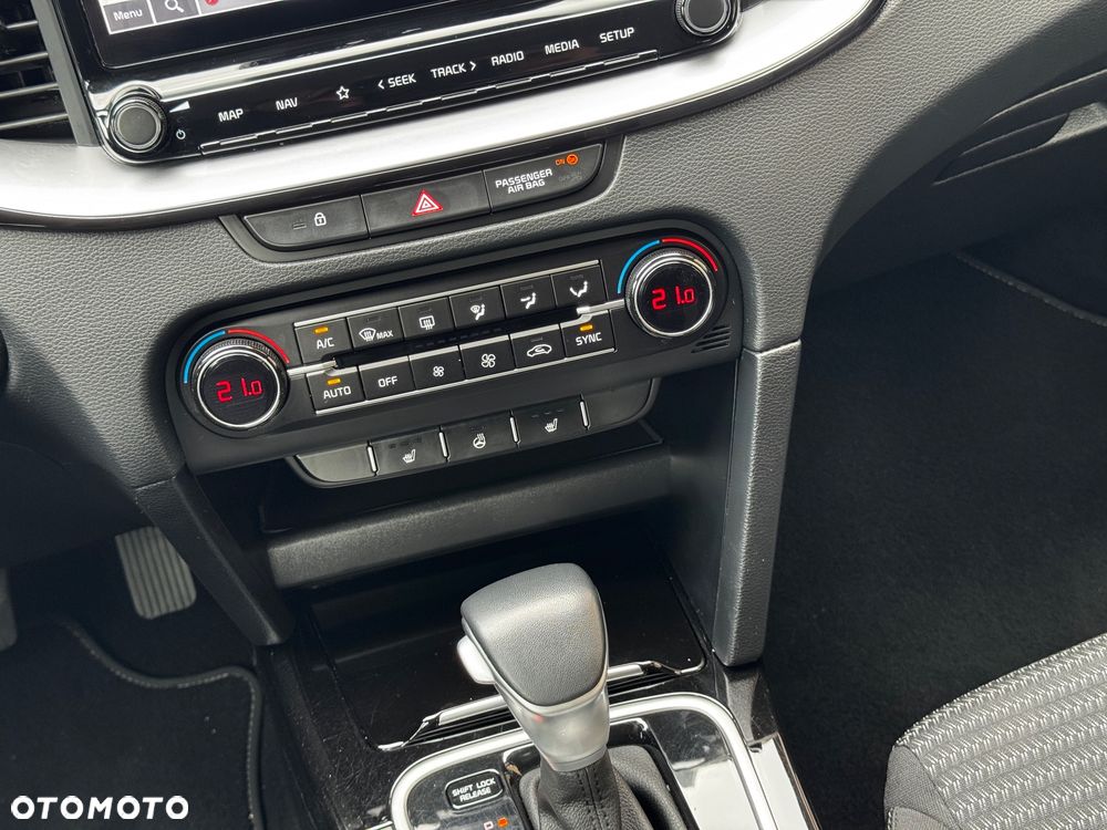 Kia Ceed 1.6 CRDi mHEV L DCT - 13