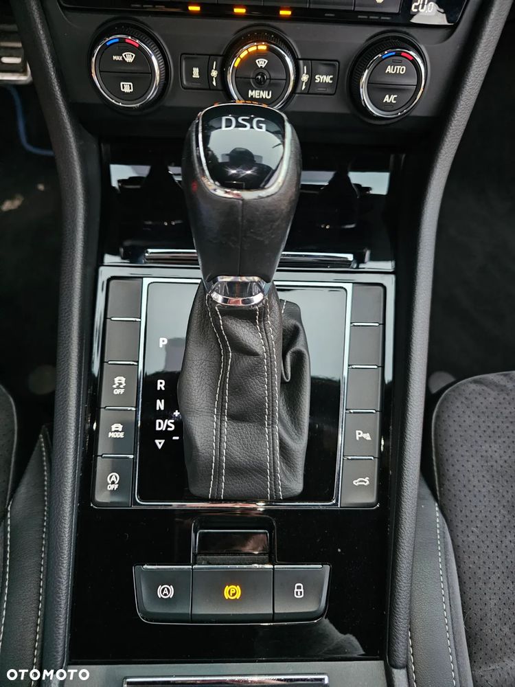 Skoda Superb 2.0 TDI DSG SportLine - 19