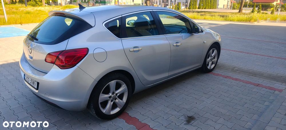 Opel Astra 1.6 Automatik Cosmo - 1