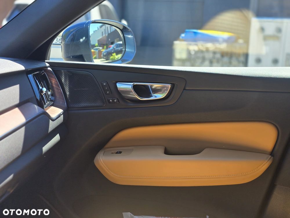 Volvo XC 60 B4 D AWD Plus Bright - 16