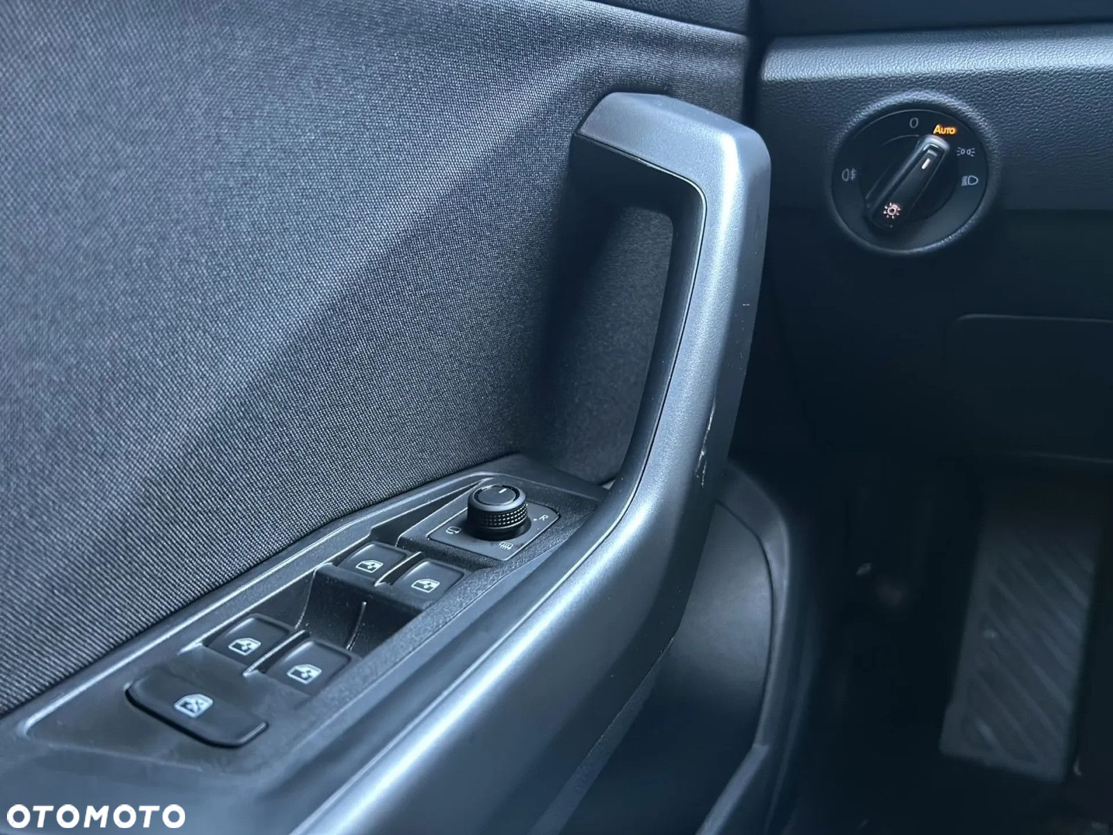 Volkswagen T-Roc - 17