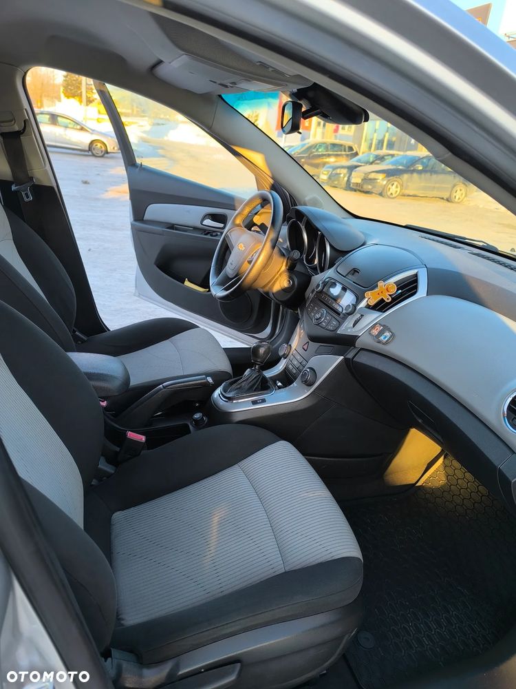 Chevrolet Cruze - 14