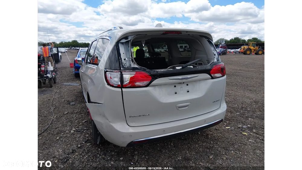 Chrysler Pacifica - 11