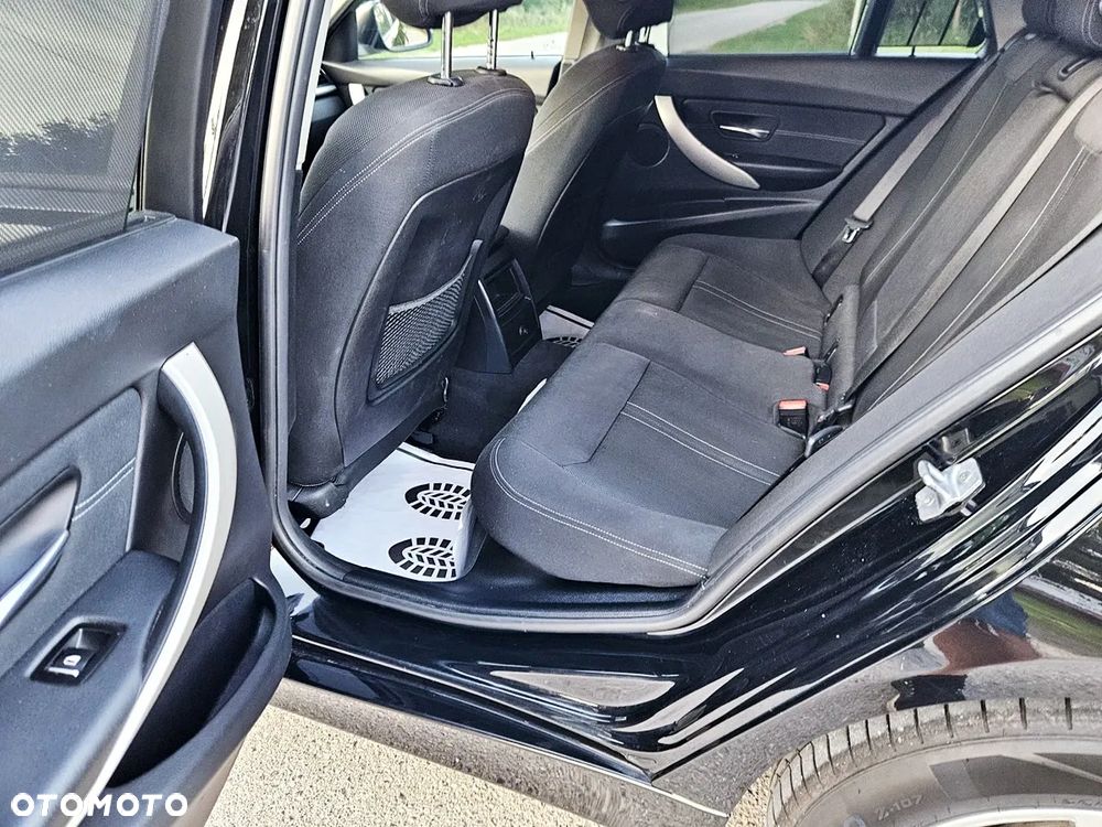 BMW Seria 3 318d Edition Luxury Line Purity - 17