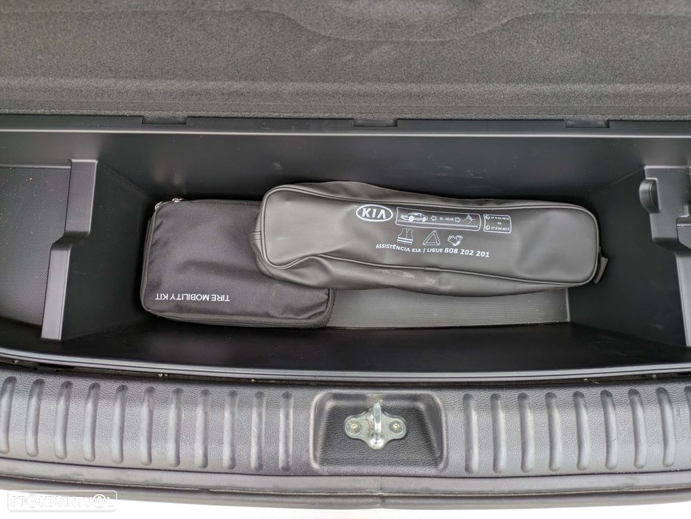 Kia Ceed SW 1.6 CRDi MHEV Drive+SRF - 11