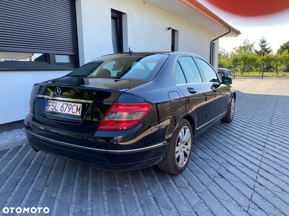 Mercedes-Benz Klasa C 180 CGI BlueEFFICIENCY Avantgarde - 6