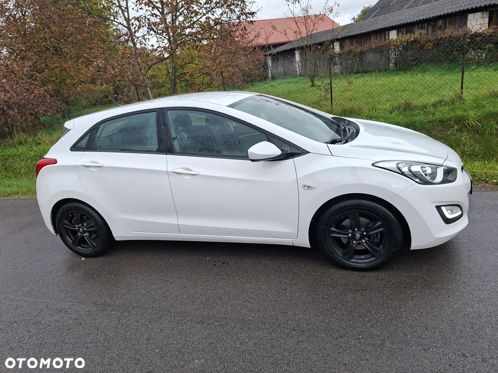Hyundai i30 1.4 Intro Edition - 10