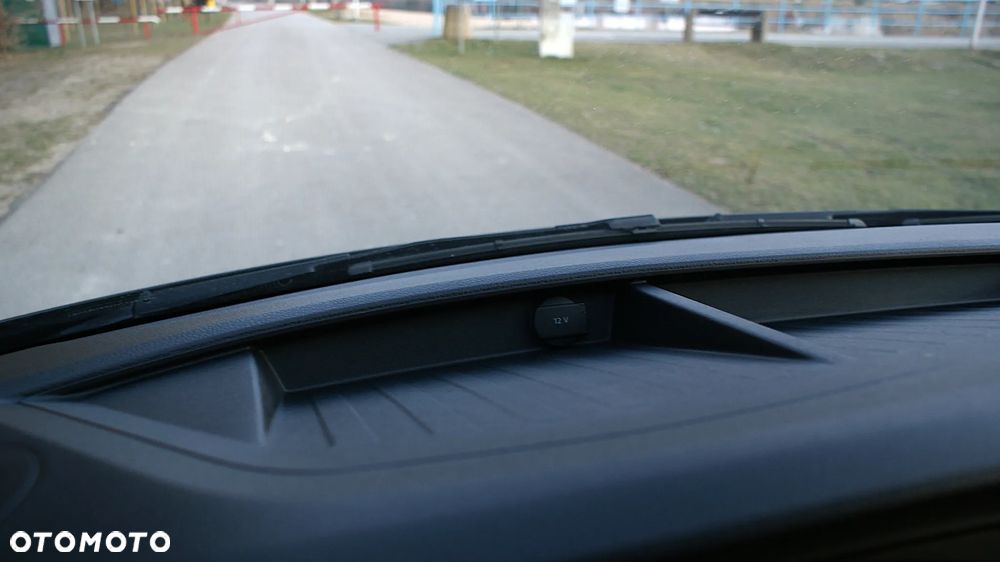 Volkswagen Caravelle - 18