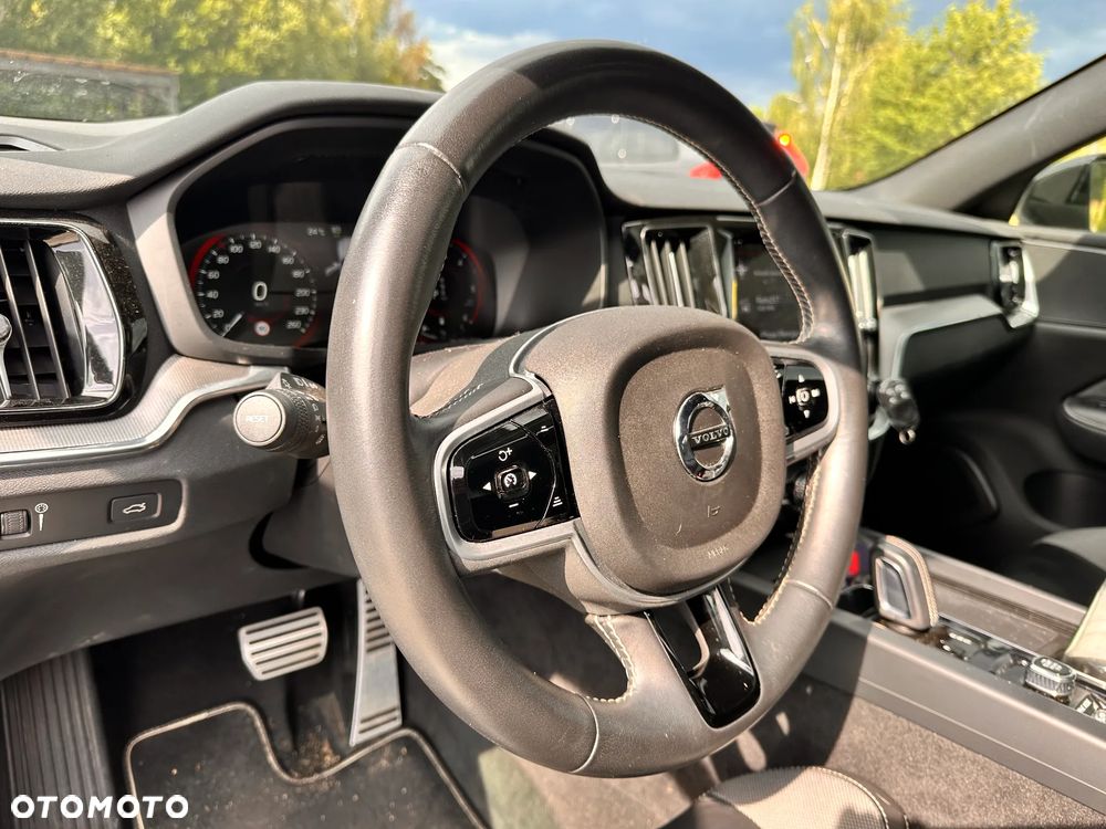 Volvo V60 B4 D R-Design - 26