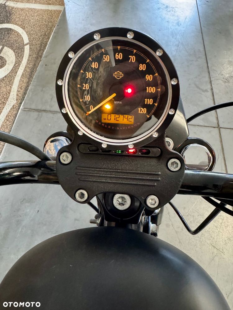 Harley-Davidson Sportster Iron 883 - 9