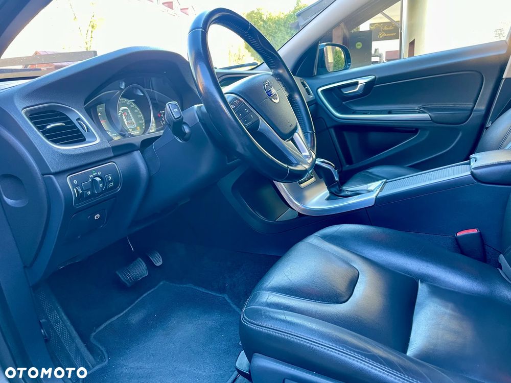 Volvo V60 Cross Country D3 Geartronic Momentum - 22