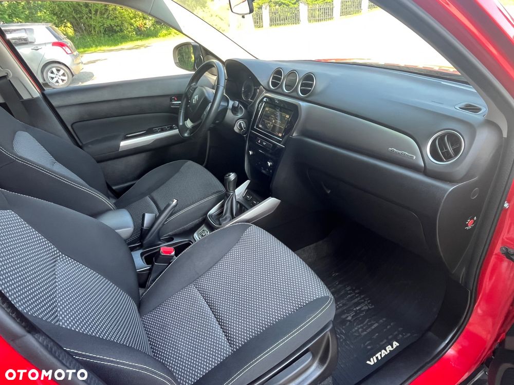 Suzuki Vitara 1.0 Boosterjet Premium 4WD - 16