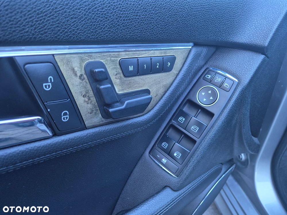 Mercedes-Benz Klasa C 320 T CDI DPF 4Matic 7G-TRONIC Avantgarde - 22