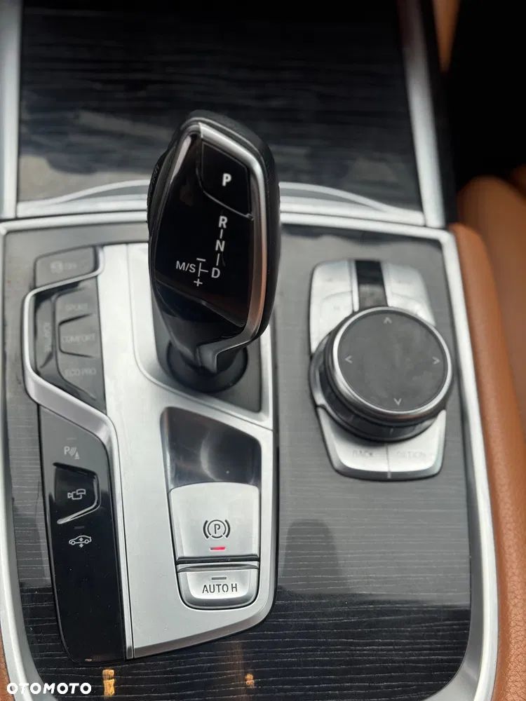 BMW Seria 7 730d xDrive sport - 27
