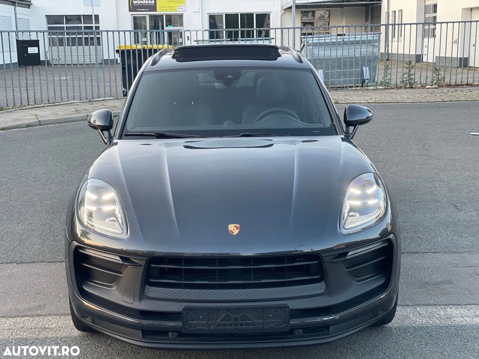 Porsche Macan - 1