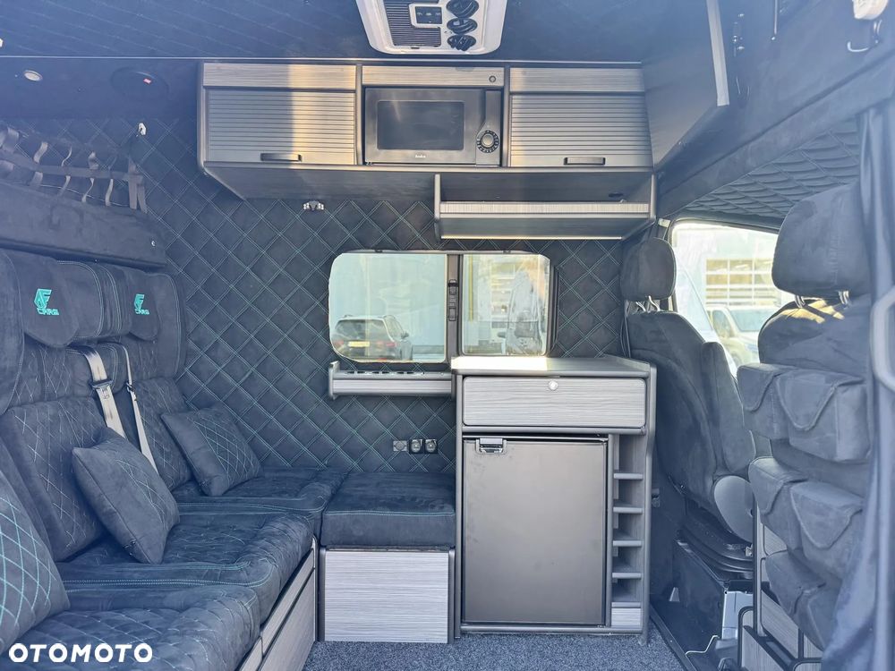 Mercedes-Benz Sprinter - 13