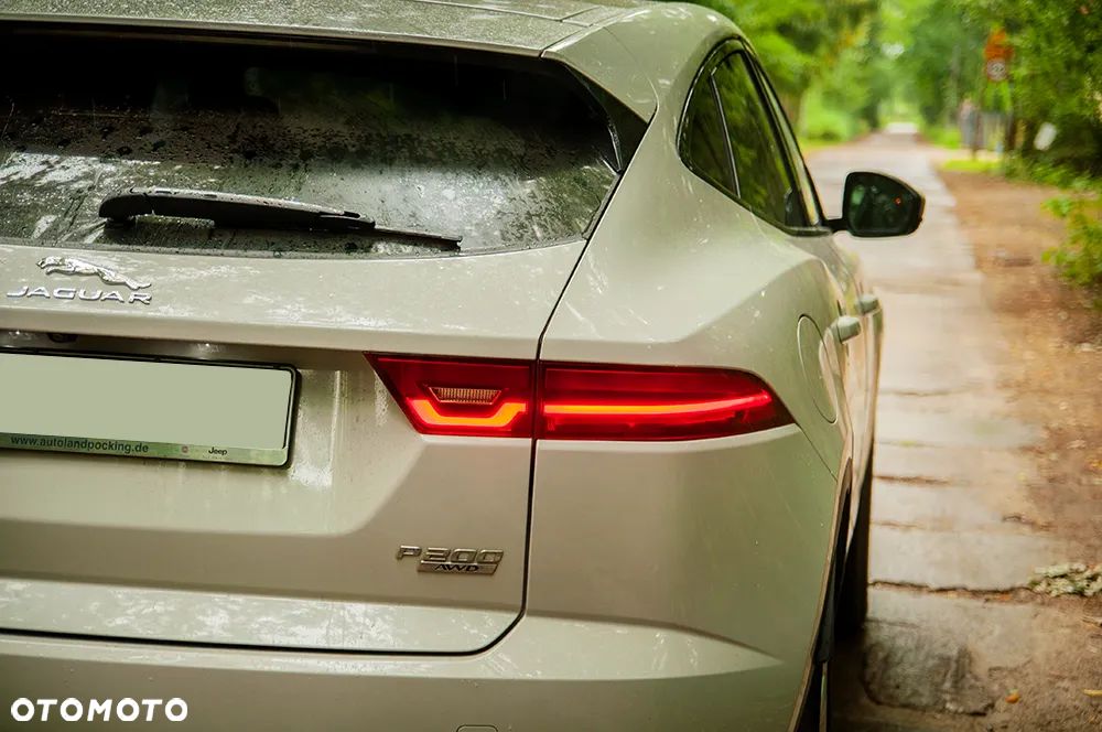 Jaguar E-Pace P200 AWD R-Dynamic SE - 13