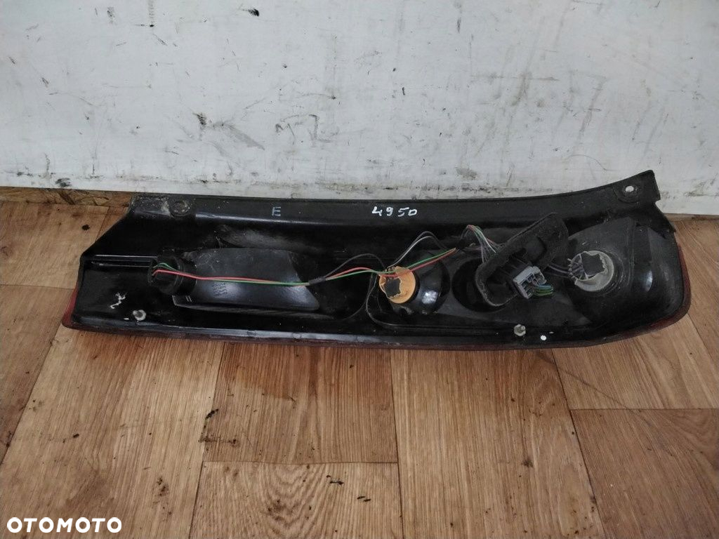 FORD FIESTA MK6 LIFT LAMPA TYŁ PRAWA - 2