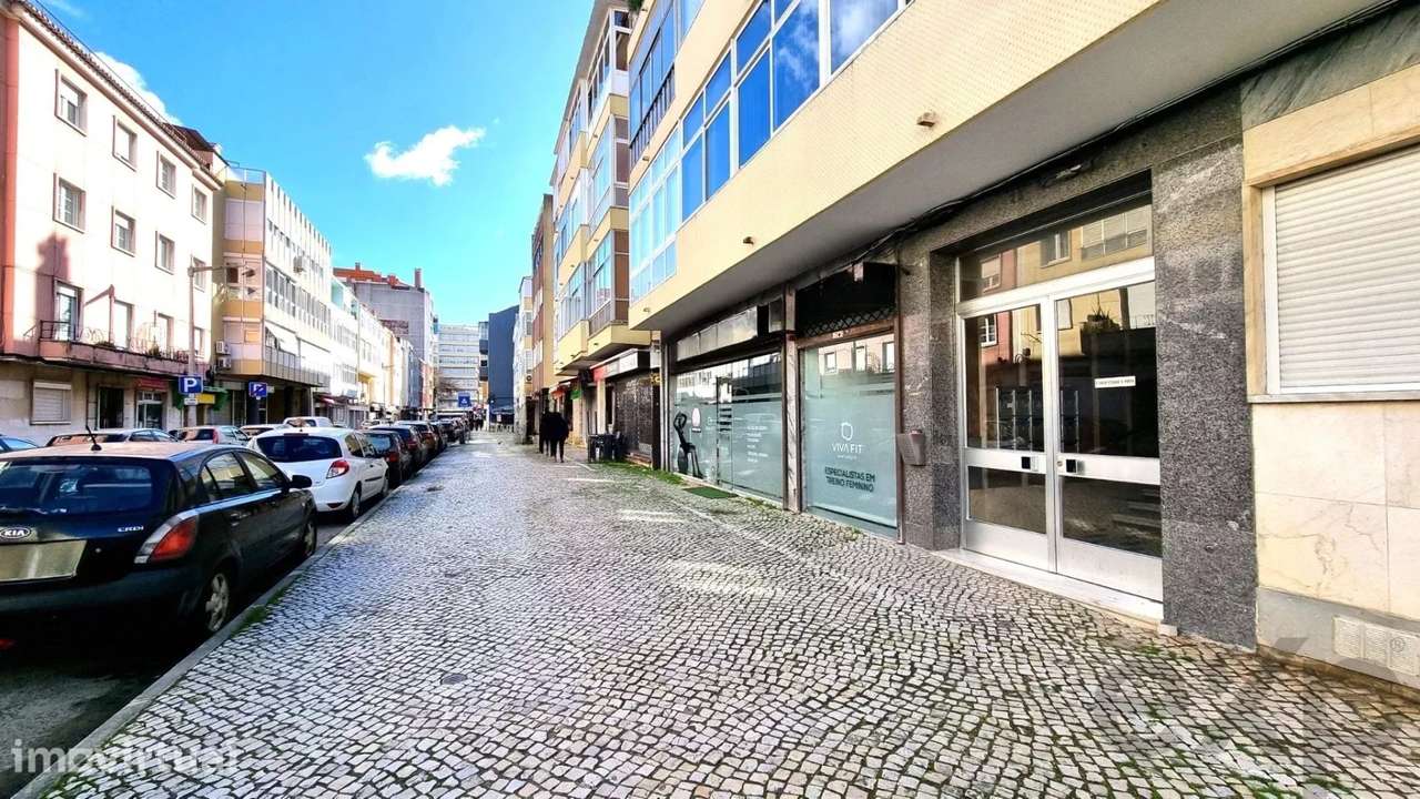 Loja com rentabilidade em Benfica zona central - Grande imagem: 3/23