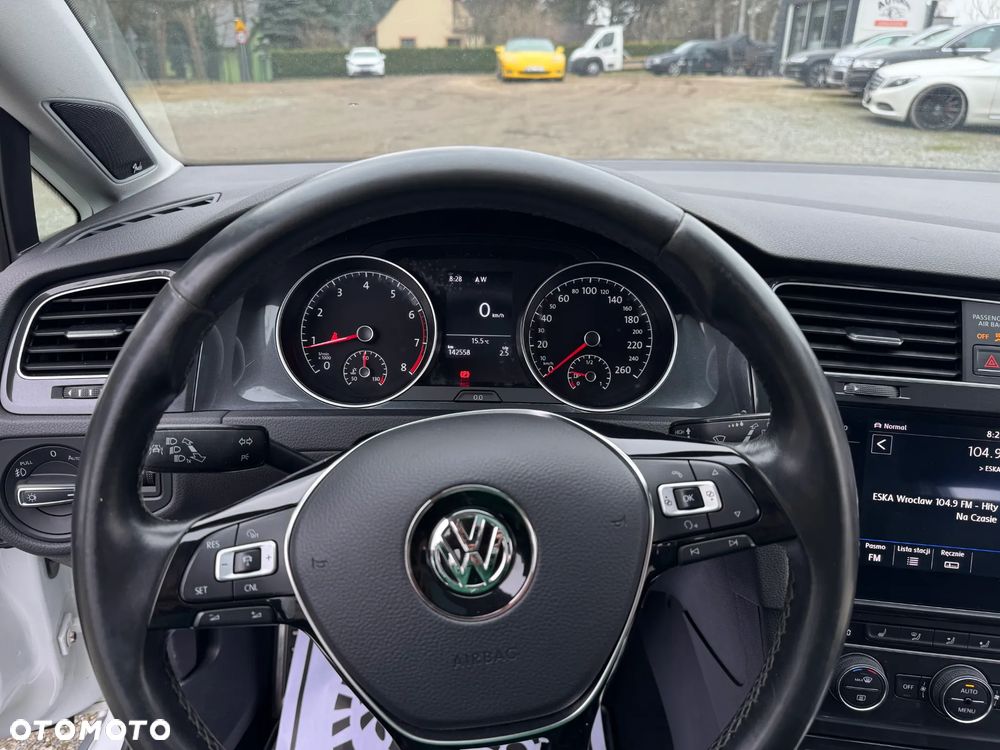 Volkswagen Golf - 34