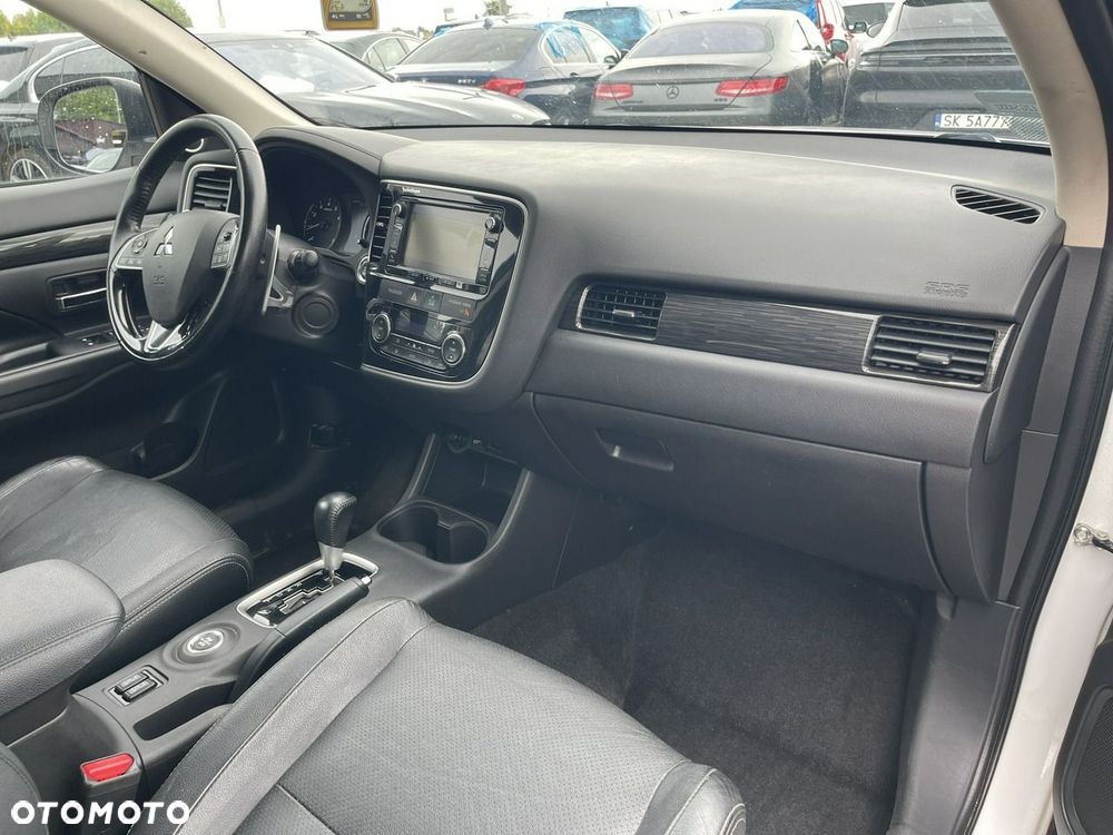 Mitsubishi Outlander - 8