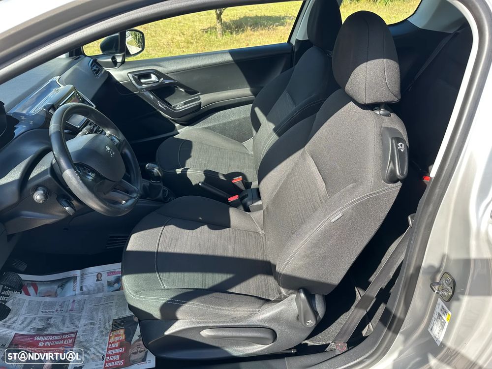 Peugeot 208 HDi 68 Like - 12