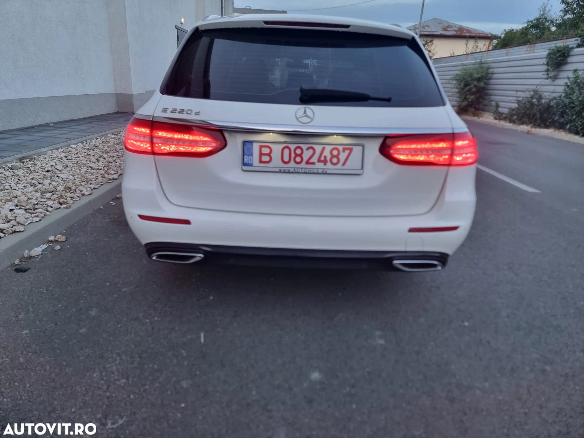 Mercedes-Benz E 220 d T 9G-TRONIC Avantgarde - 19