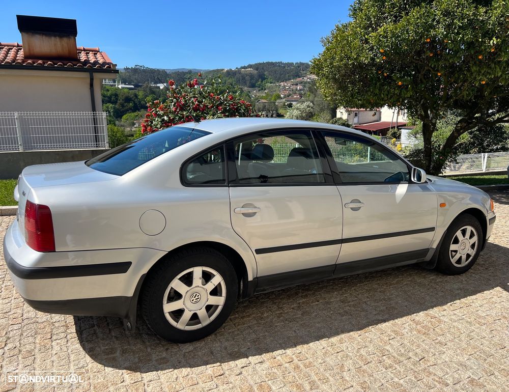 VW Passat 1.9 TDi Confortline - 2