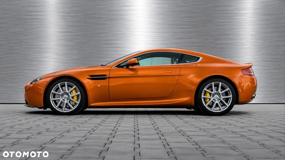 Aston Martin Vantage - 9