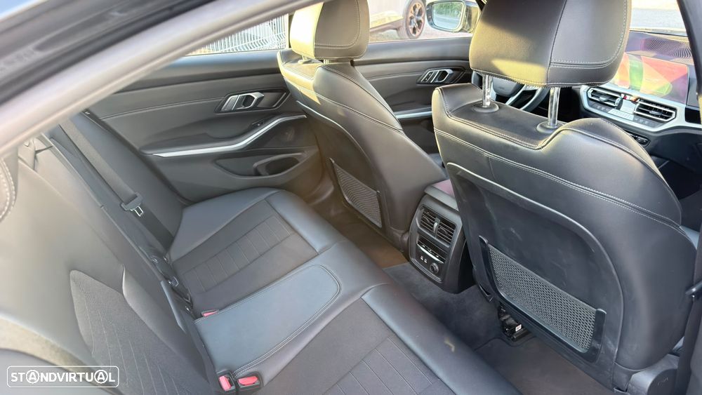 BMW 320 d Ultimate Auto - 39