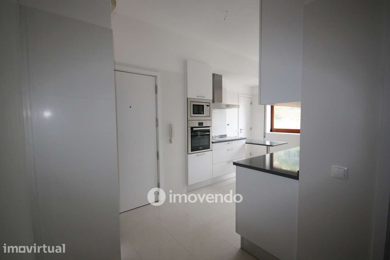 Apartamento T3+1 remodelado, no centro de Coimbra - Grande imagem: 5/27