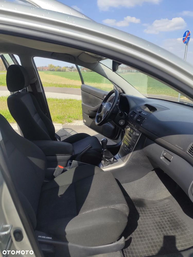 Toyota Avensis 1.8 VVT-i Luna - 13