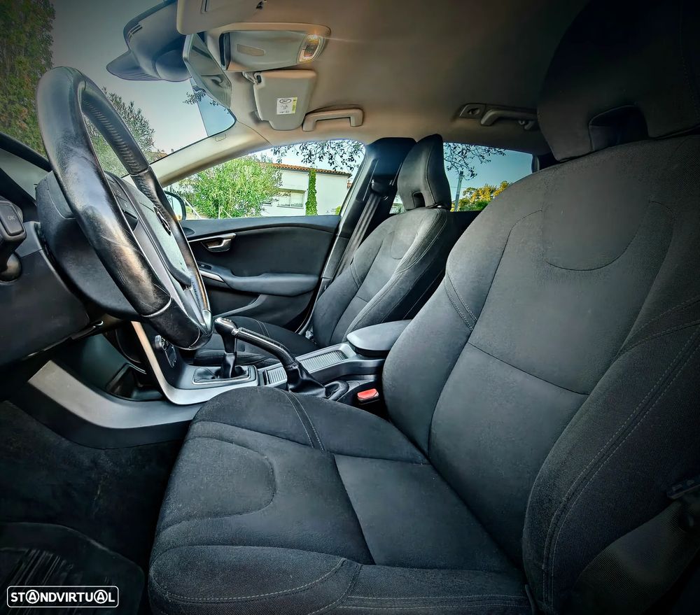 Volvo V40 D3 Momentum - 18