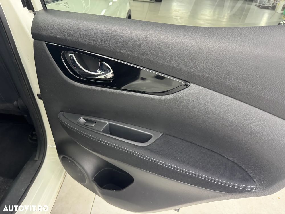 Nissan Qashqai 1.6 DCI Xtronic TEKNA - 25
