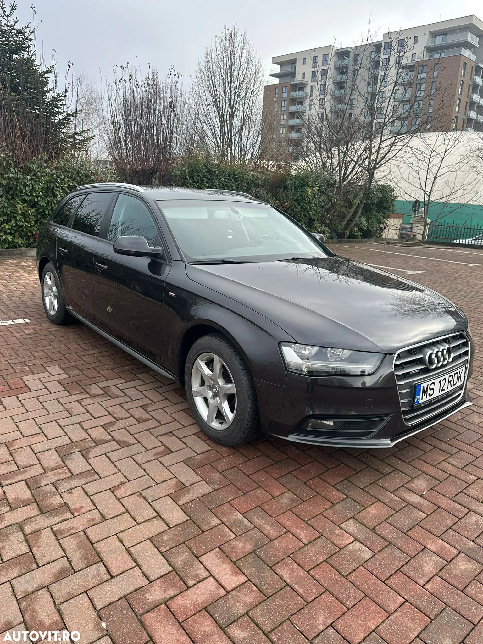 Audi A4 Avant 2.0 TDI DPF quattro S line Sportpaket - 4
